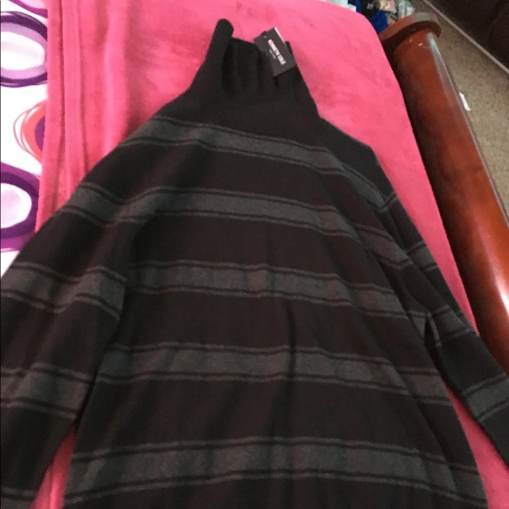 Kenneth Cole TurtleNeck - Picture 3 of 3
